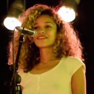 Izzy Bizu