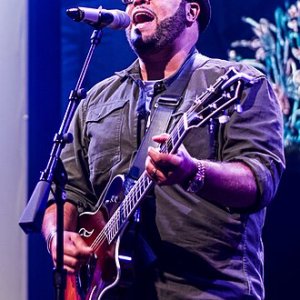 Israel Houghton
