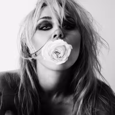 Miley Cyrus feat. Model/Actriz - Different Religion (feat. Model/Actriz)